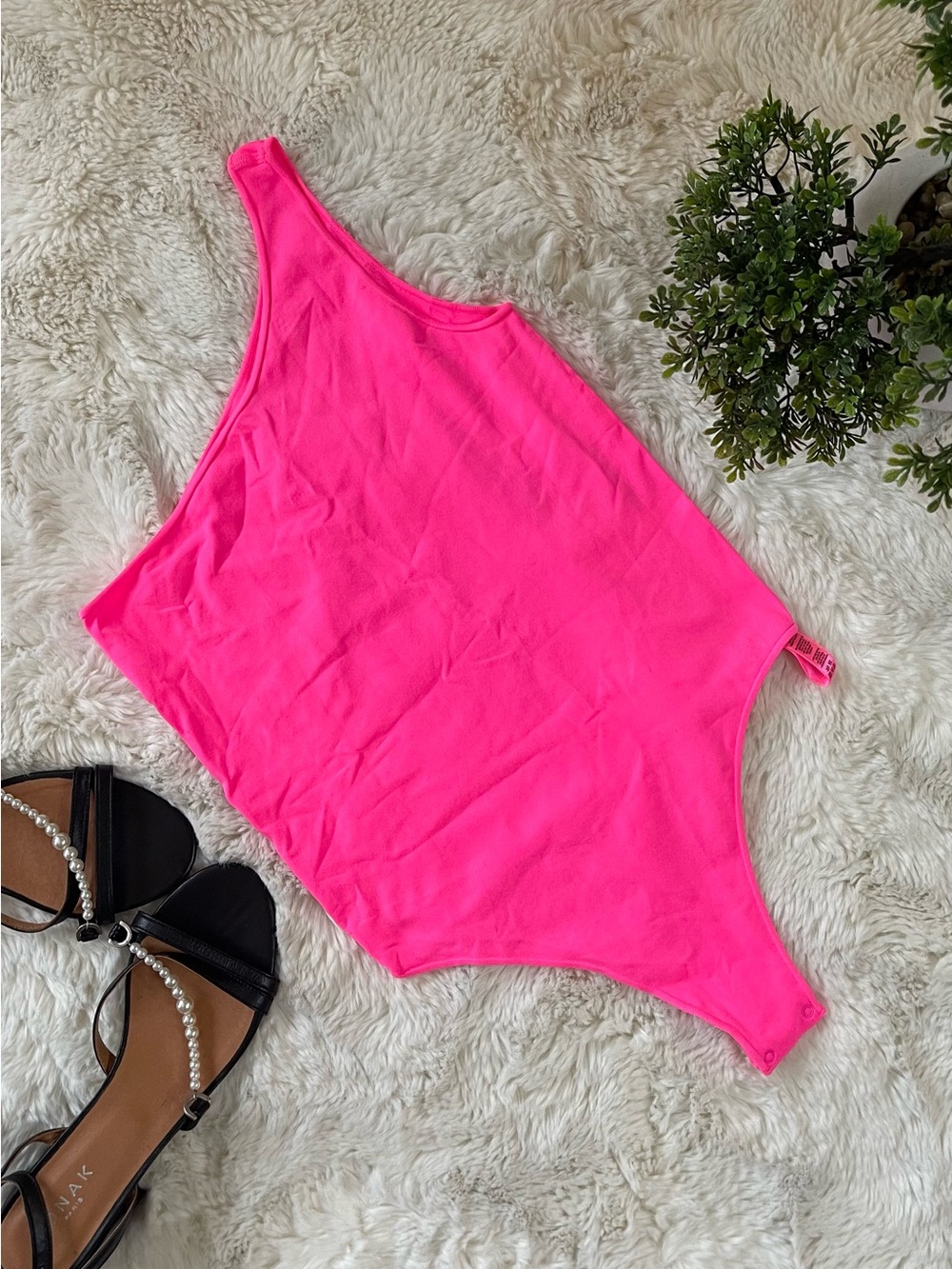 SKIMS Neon Hot Pink One Shoulder Bodysuit Swimsuit – Women’s Size S – High Cut